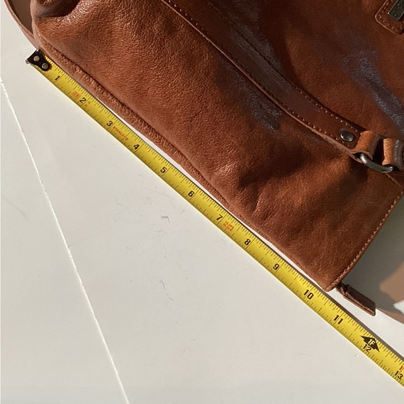 Spikes & Sparrow leather tote, zipper top,12”drop, slip in&zipper inside pockets - Picture 9 of 16